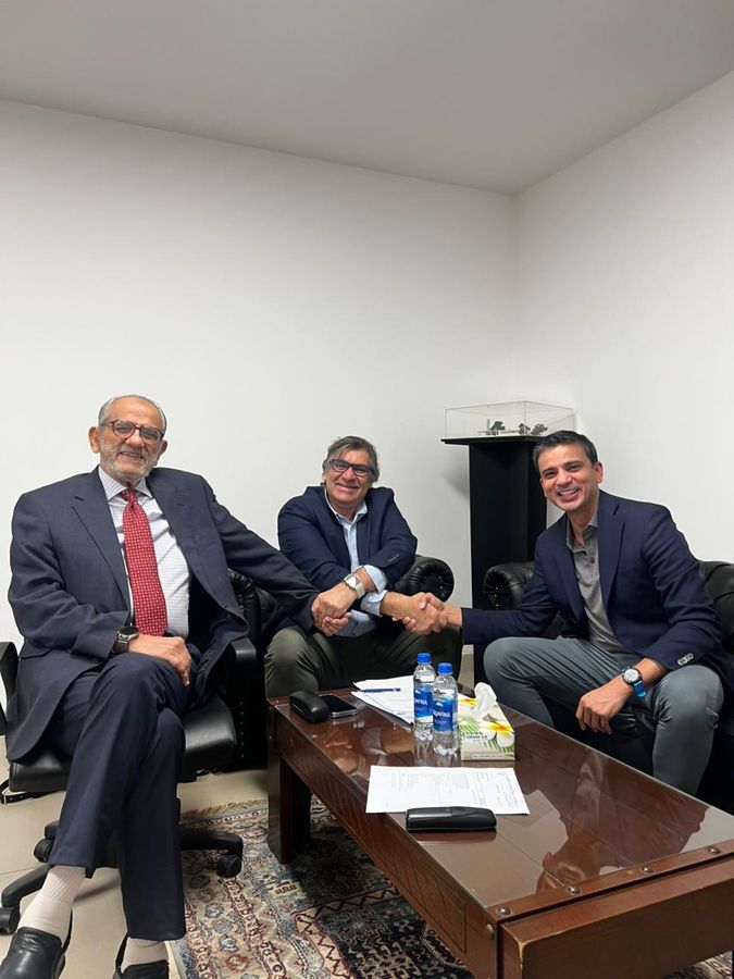 Signing purchase agreement for advanced stroke imaging equipment at JPMC